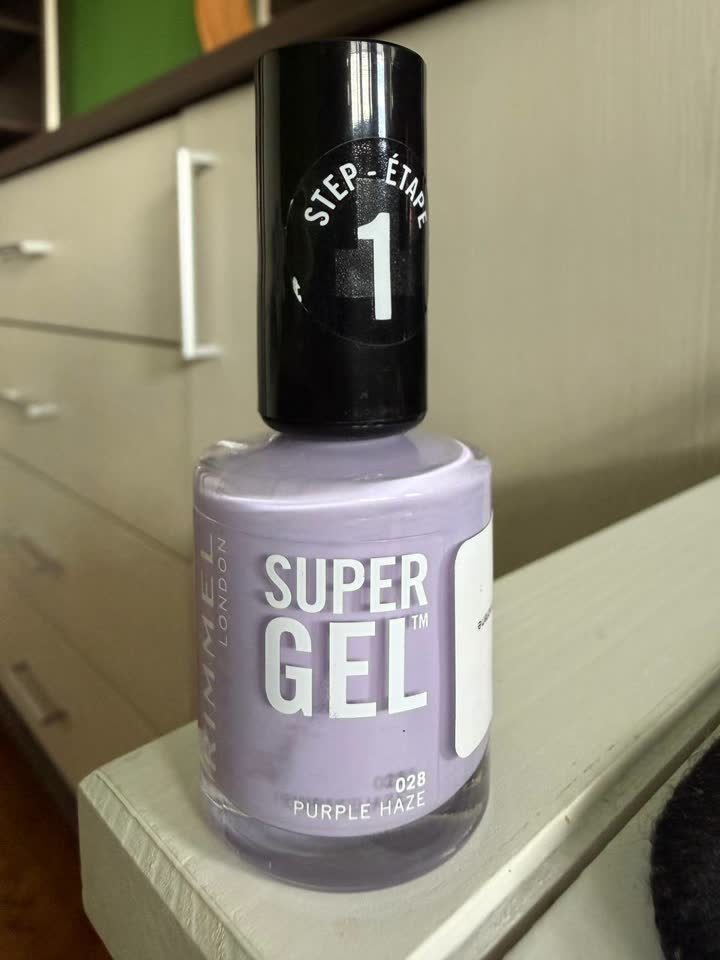 Poklanjam lak Rimmel purple haze 028