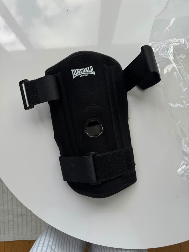 наколенник новый lonsdale one size