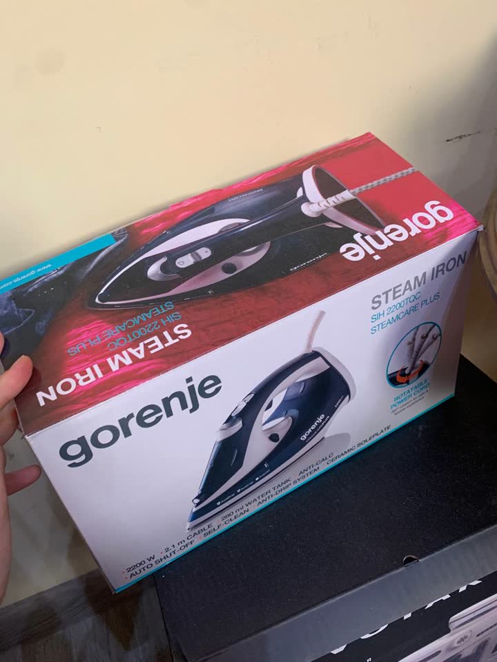 Pegla sa pokvarenim dugmetom za paru