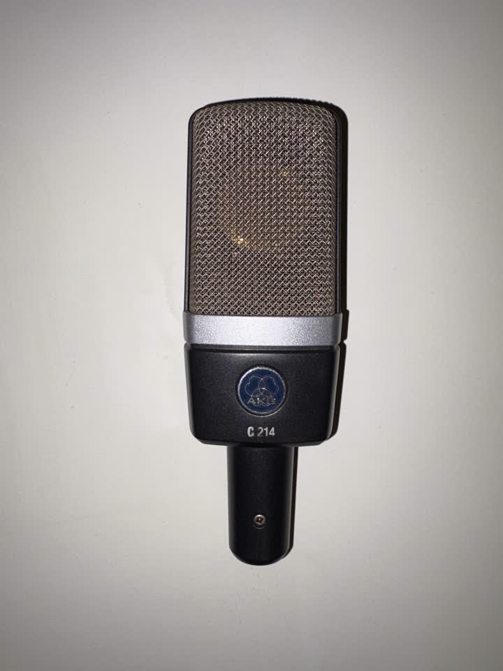 AKG C214 — конденсаторный студийный микрофон