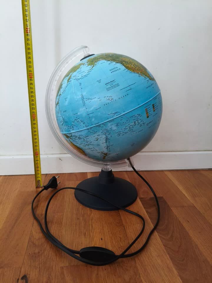 Globus sa osvetljenjem, 30 cm