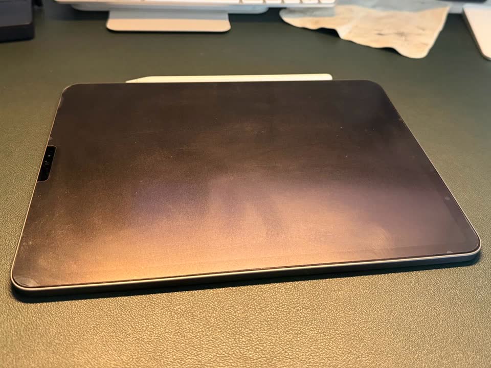 Prodaje se iPad Pro 11″ M1 128 GB + Apple Pencil 2. generacije