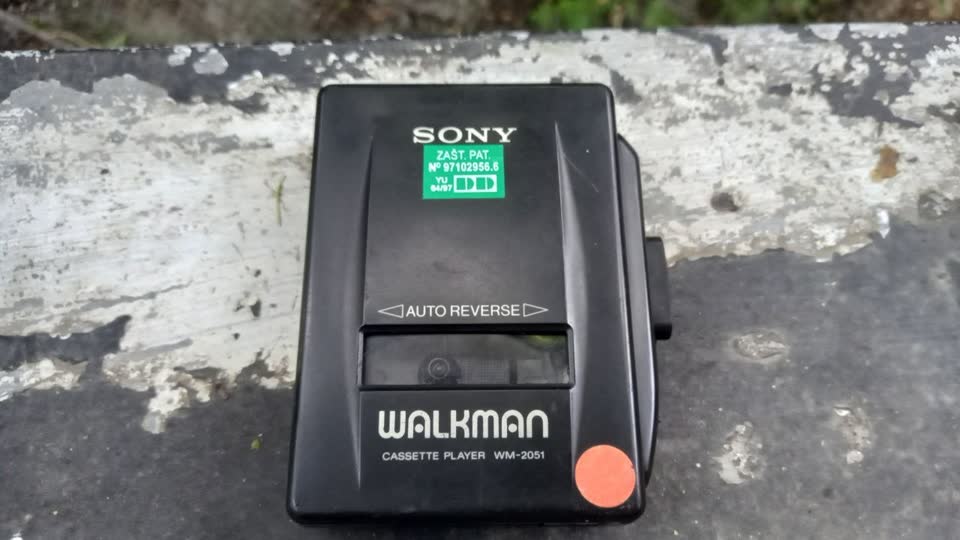 Prodajem kasetni plejer Sony Walkman WM-2051