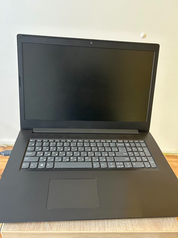 Prodajem pouzdan laptop Lenovo IdeaPad