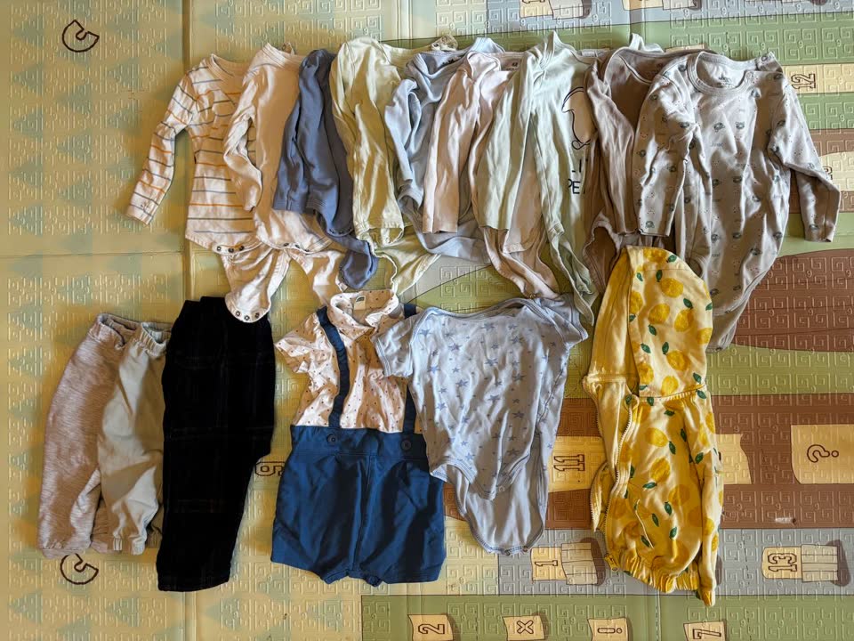Komplet odeće za dečaka / neutralne boje (veličina 80–86 / 12–18 meseci)