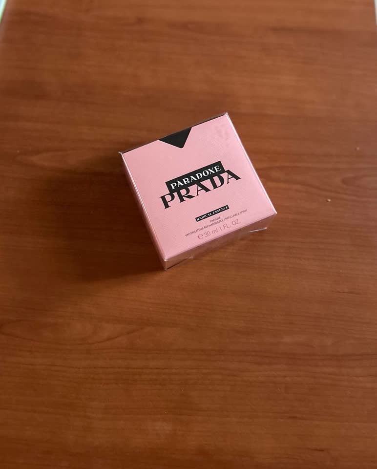 Продаю духи Prada Paradoxe Radical Essence 30 мл