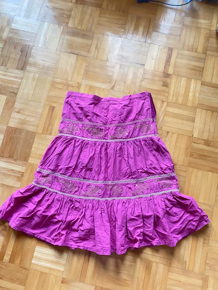 Veoma lepa pamučna suknja sa vezom i postavom