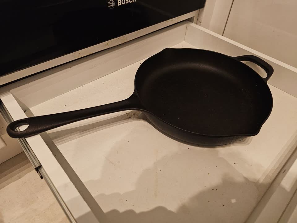 Liveni tiganj ikea (ništa nije kuvano u njemu).