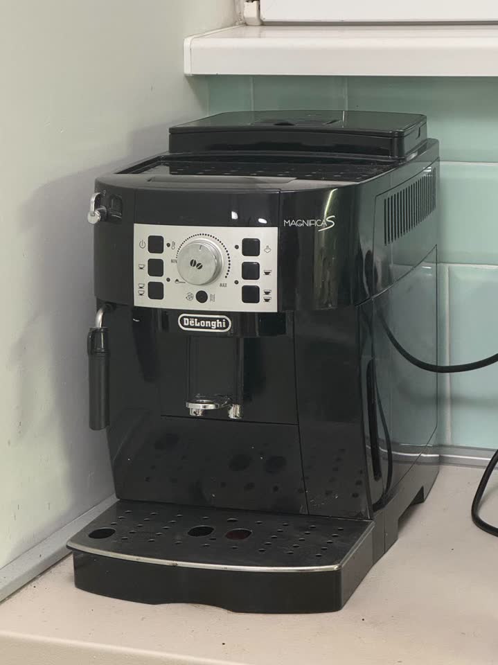Kafe aparat Delonghi Magnifica S