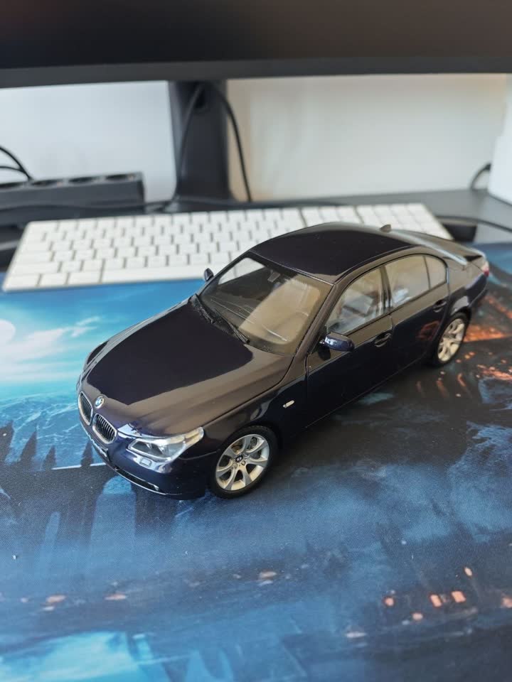 Kolekcionarski model BMW 5er E60 1:18 Kyosho