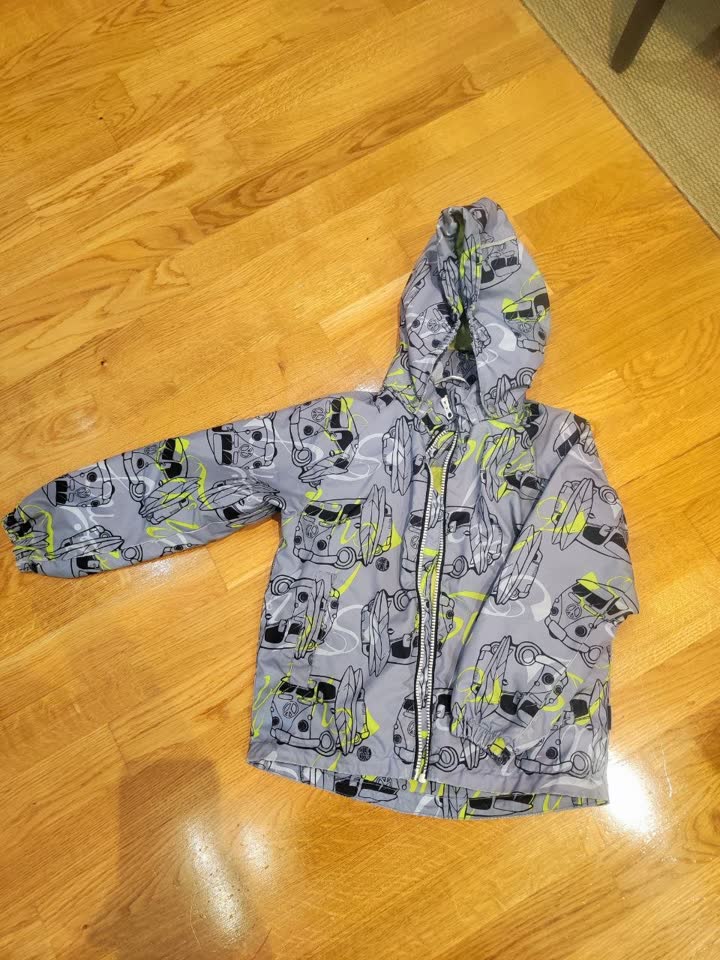 Jakna Lassie za jesen, veličina 110, dobro stanje. Opis: https://www.wildberries.kg/