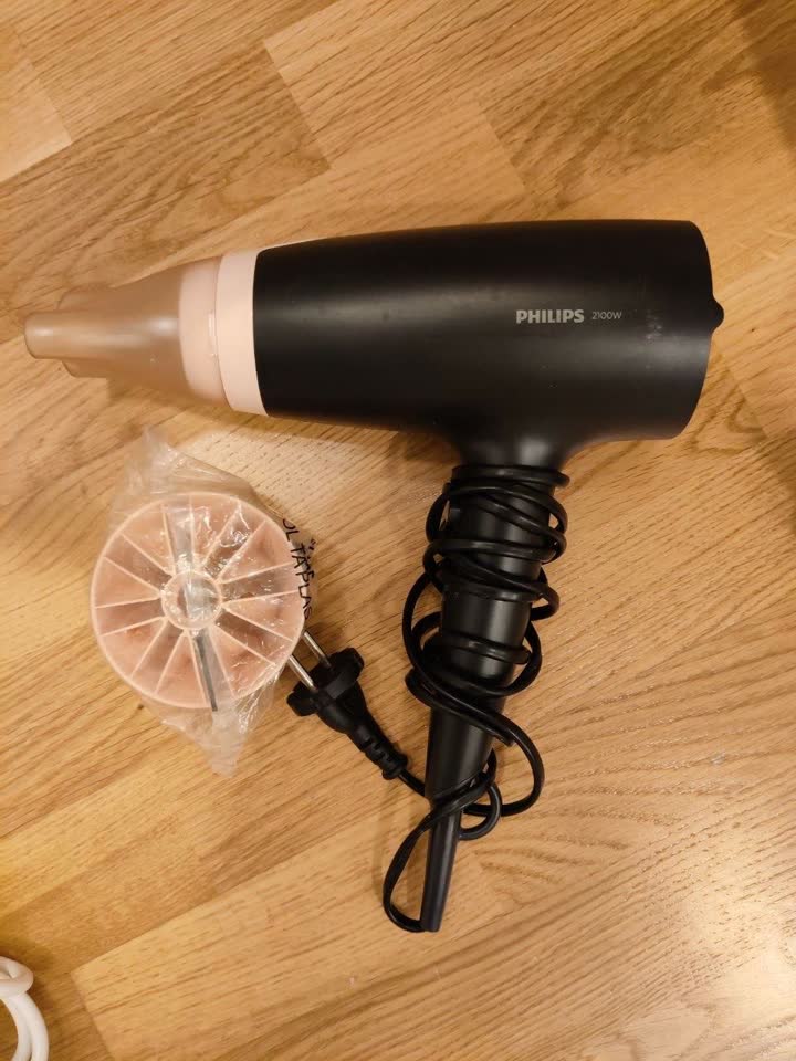 Prodajem fen Philips BHD350/10