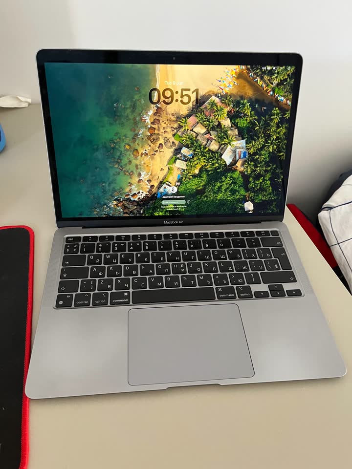 Prodajem MacBook Air 13’ 16GB/256GB