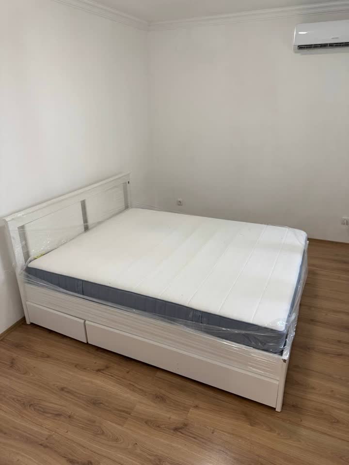 Krevet IKEA MALM 160×200 beo sa dušekom i fiokama