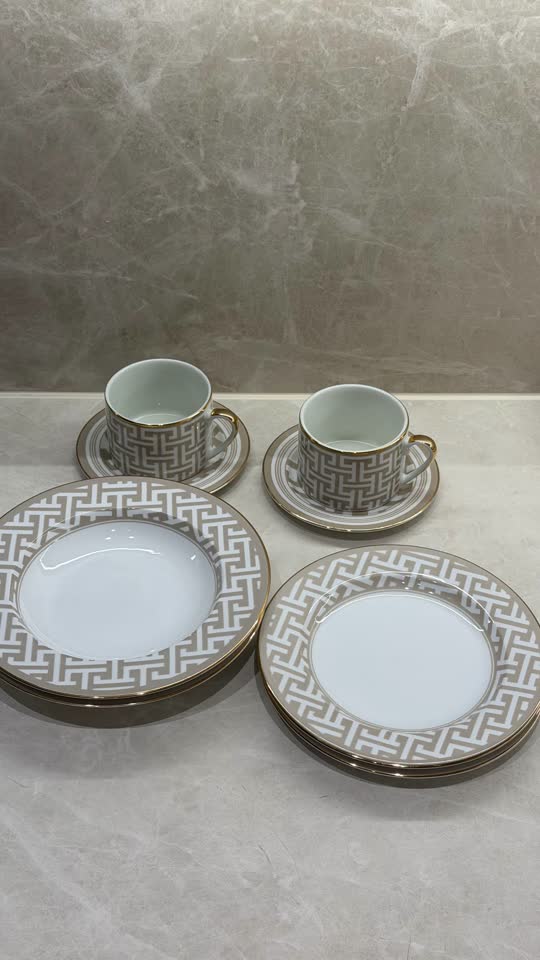 Set porcelanskog posuđa H&M Home za dvoje