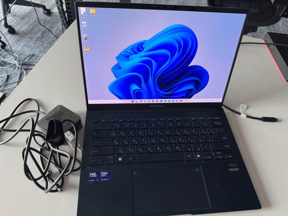 ASUS Zenbook 14 OLED (2025) – Core Ultra 9 / 32 GB / 1 TB SSD
