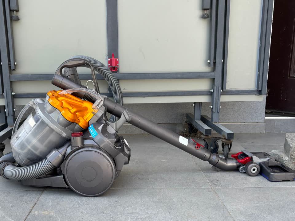 Продам пылесос Dyson dc19