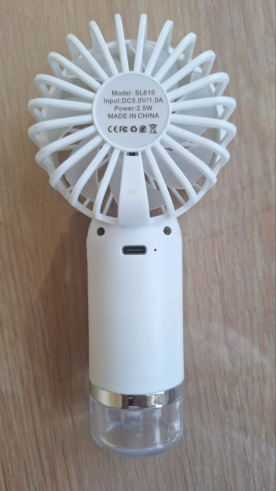Ručni ventilator na baterije
