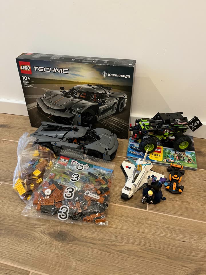 Lego — sve što je na fotografiji u jednom lotu