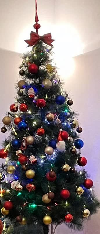 Елка с игрушками