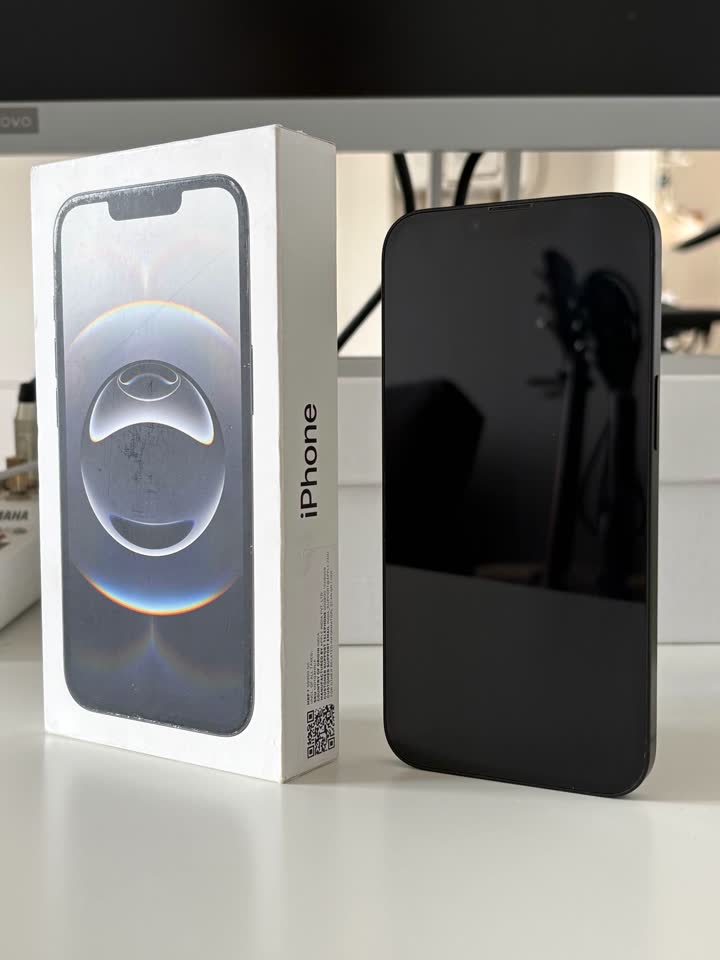 Продам iPhone 16e 128GB
