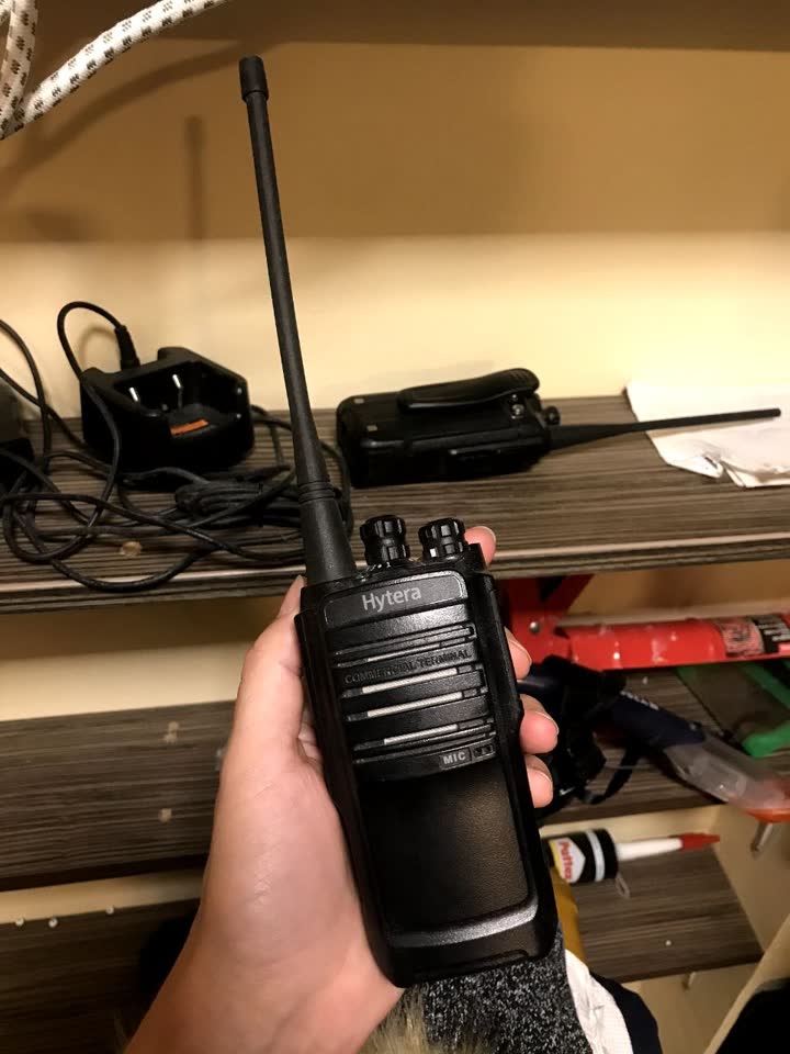 Prodajem dve profi radio-stanice sa punjačima Hytera TC-508U, korišćene par puta