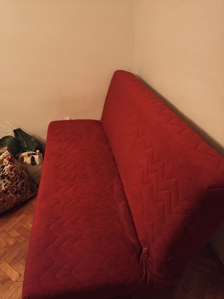 Funkcionalan kauč na rasklapanje