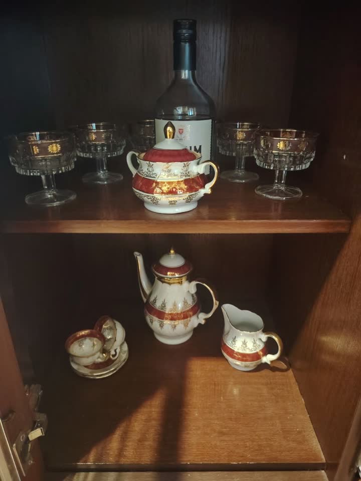Два фарфоровых сервиза — Белград