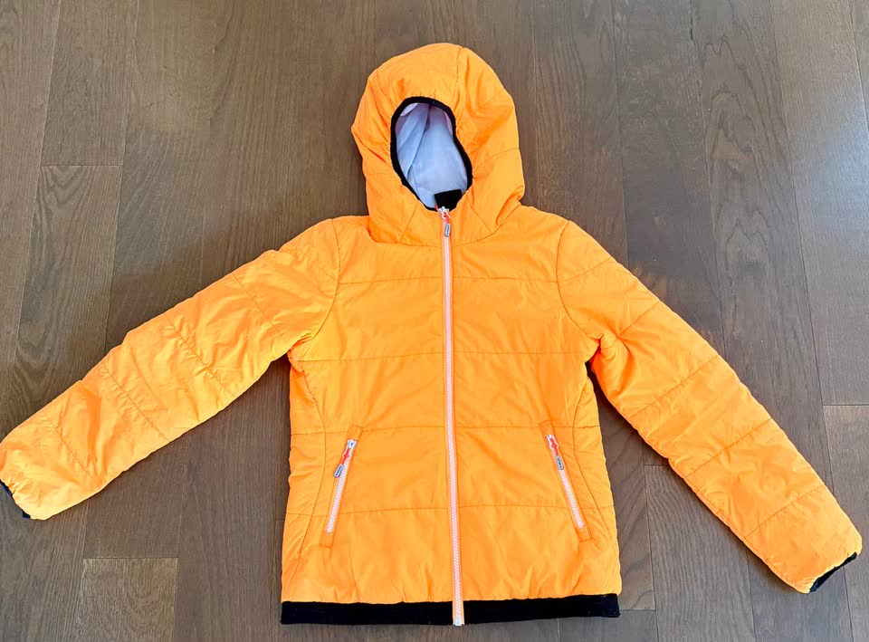Veoma topla, a ujedno i lagana ICEPEAK jakna za 140 cm