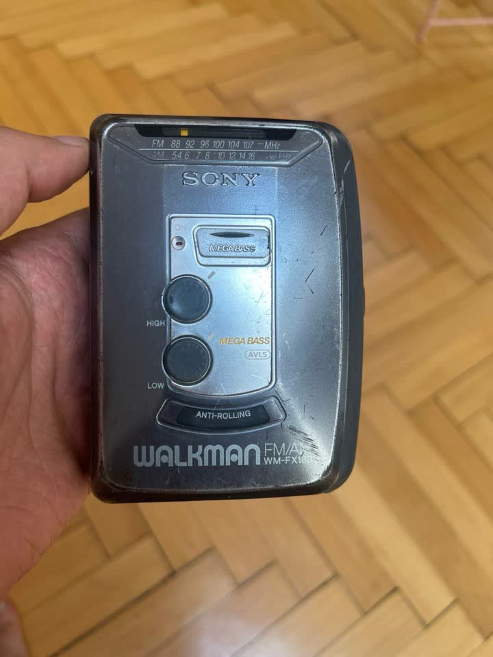prodajem Sony Walkman WM-FX183 1500 dinara Beograd