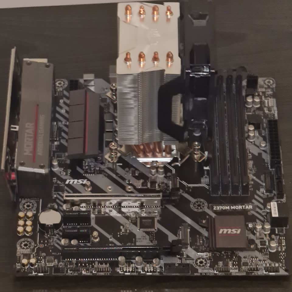 Procesor i5 8600k sa kulerom