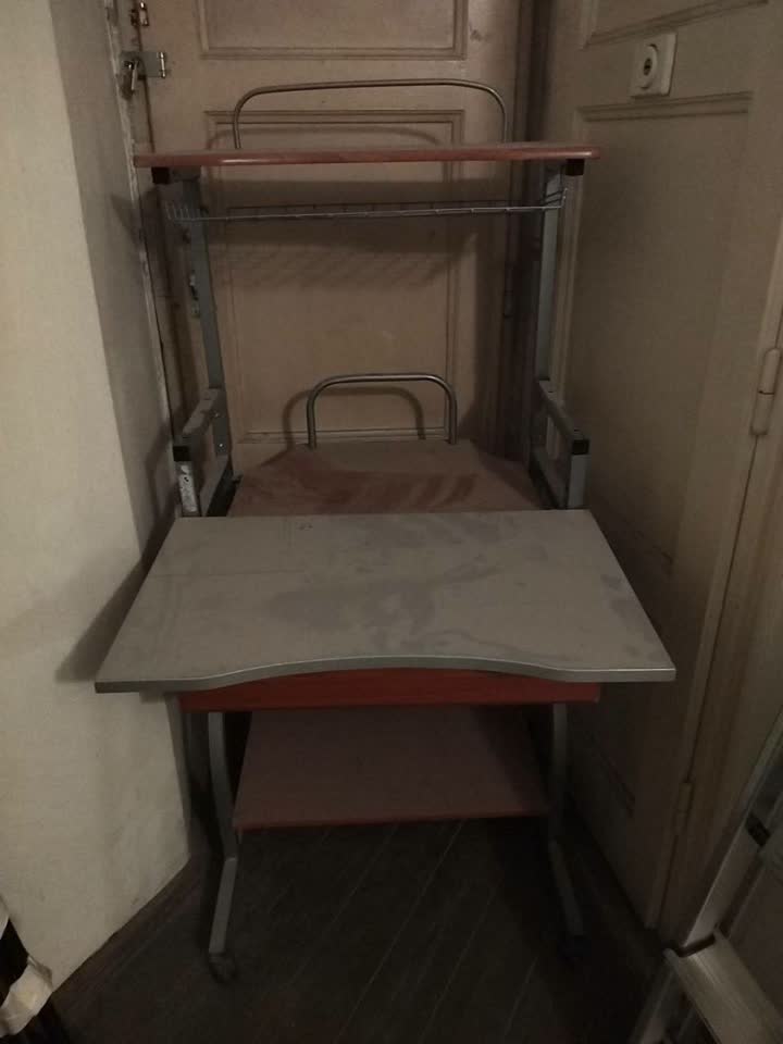 Комплюктерный стол