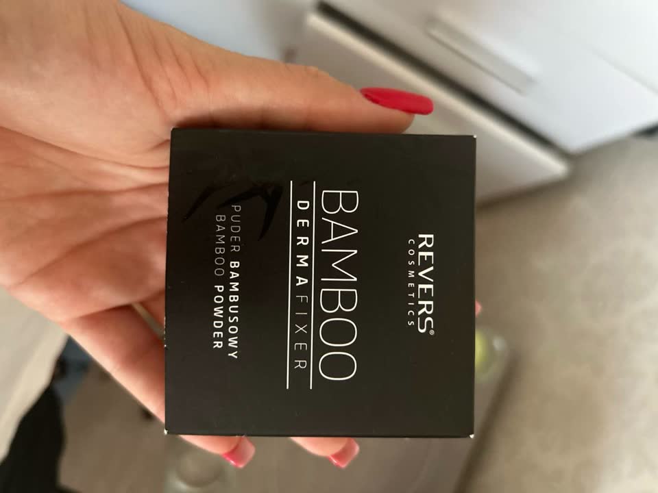 Продам фиксирующую прозрачную пудру Revers Bamboo Dermafixer