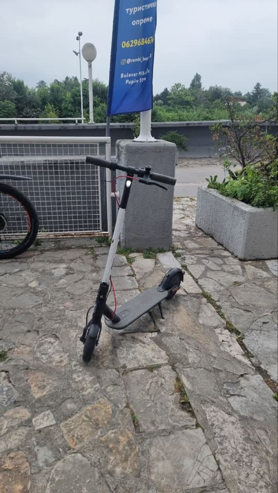 Prodajem trotinet Xiaomi Mi Scooter 3 Lite