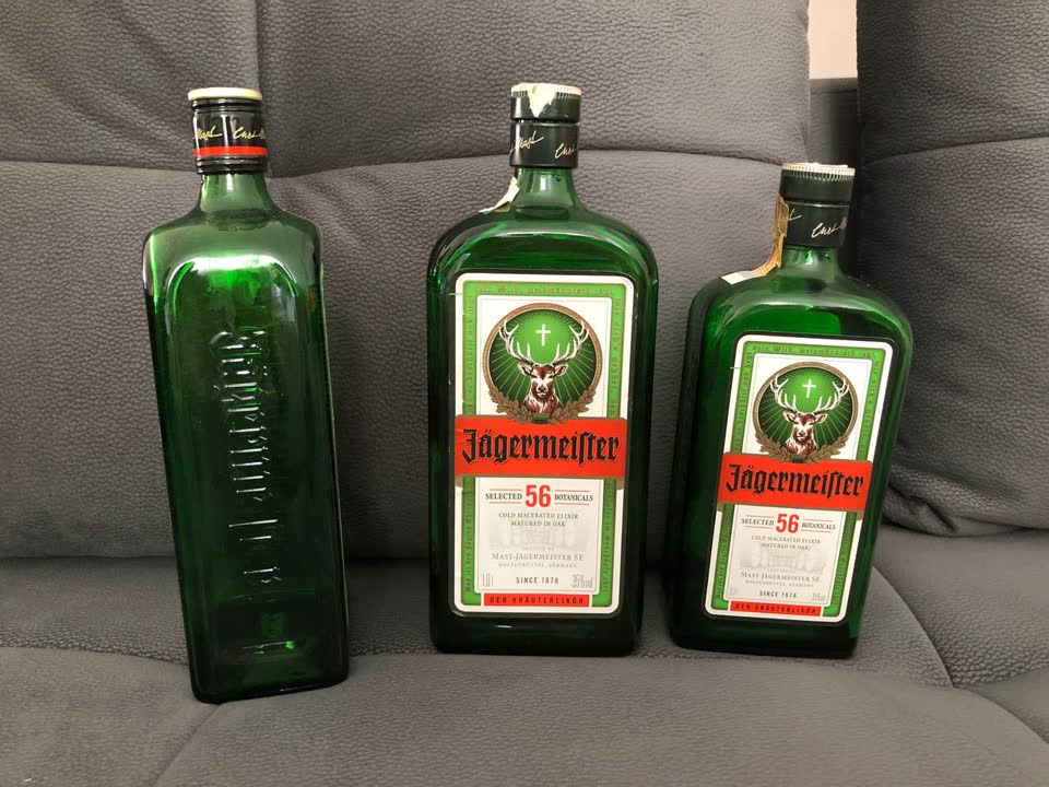 Prazne boce Jäegermeister za hobi ili enterijer