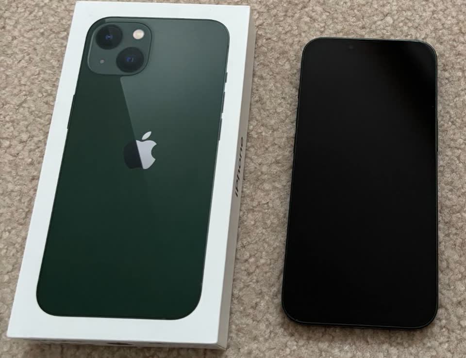 Prodajem iPhone 13 128 GB