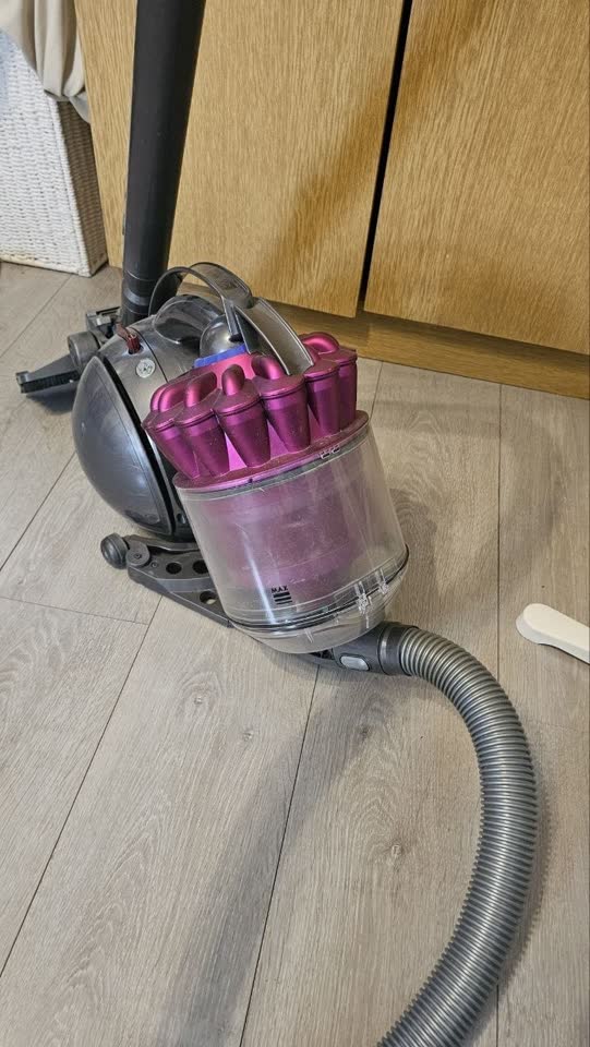 Продам пылесос Dyson DC 37