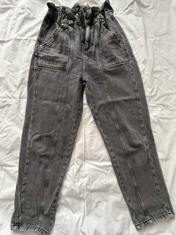 Одежда: джинсы, комплект Zara, мини-юбка, рубашка Benetton и шорты Mango