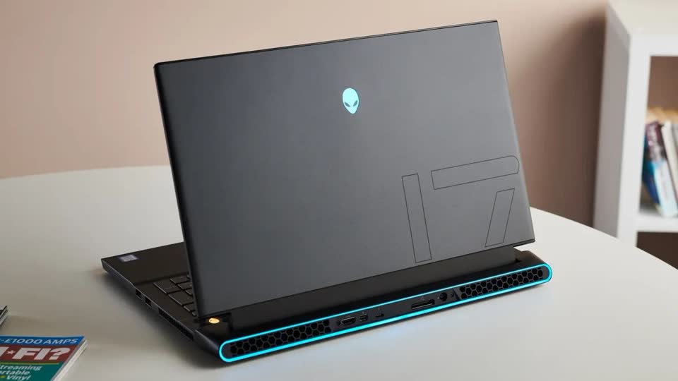 ALIENWARE M17 R3 — RTX 2070 8GB | i7 | 17.3"