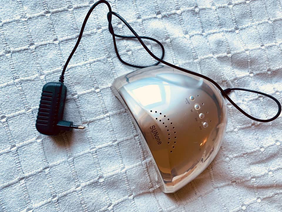 UV lampa za nokte, tečni poligel
