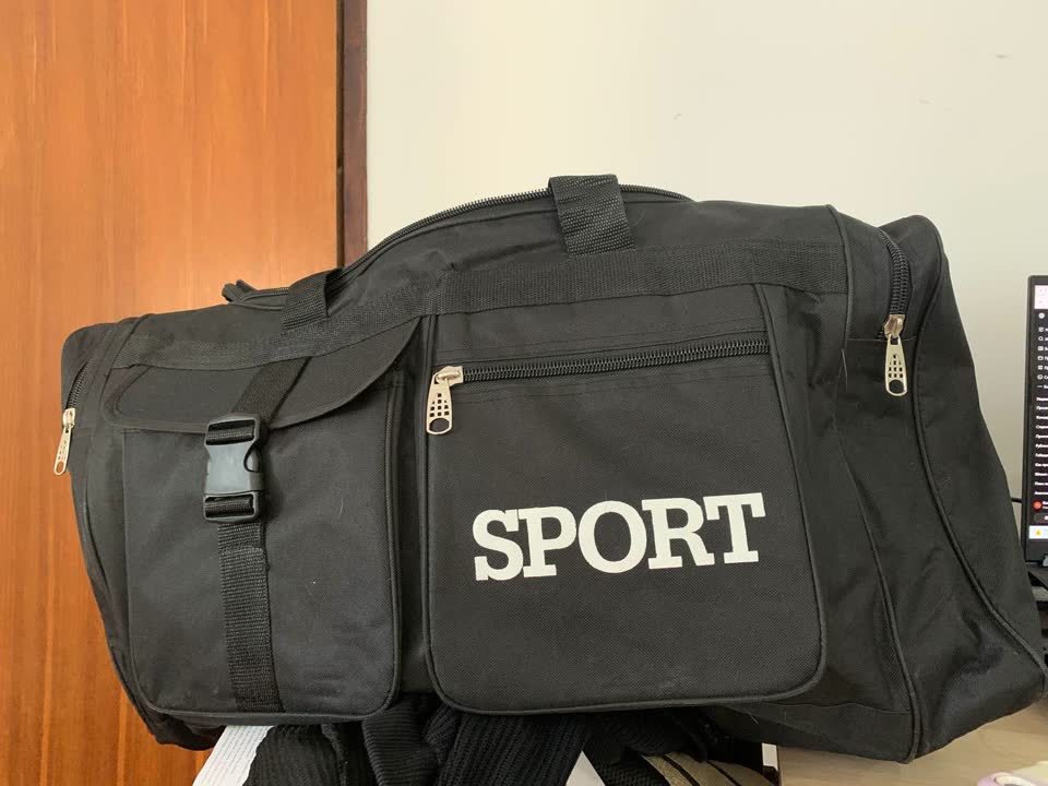 Velika prostrana sportska torba