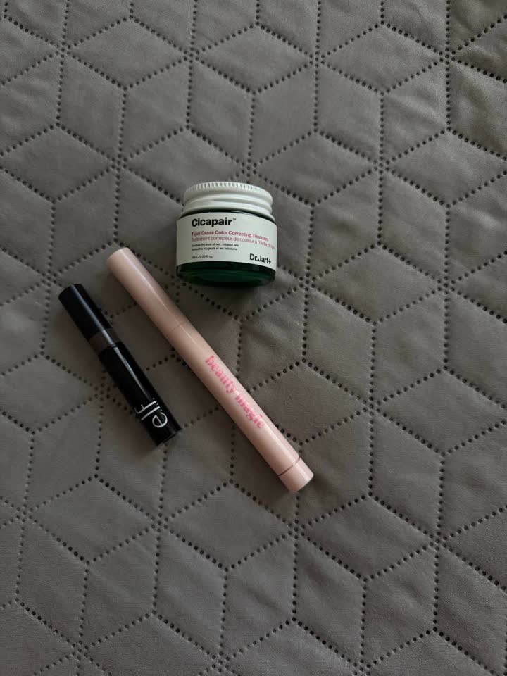 Gel za obrve elf, kremaste senke u olovci Beauty Magic, CC krema Dr.Jart Cicapair, lakovi za nokte