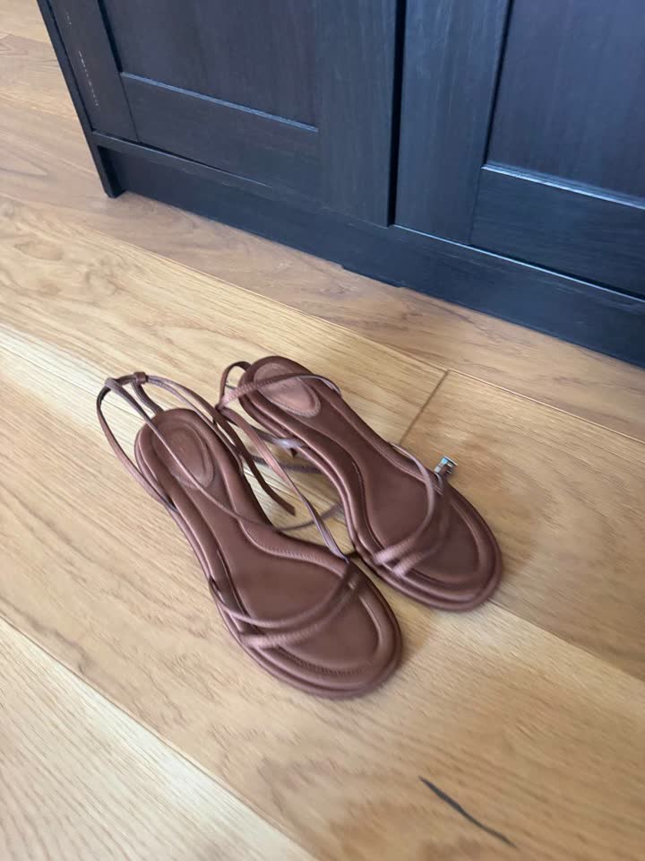 Zara sandale br. 36 + zaštitna vrećica