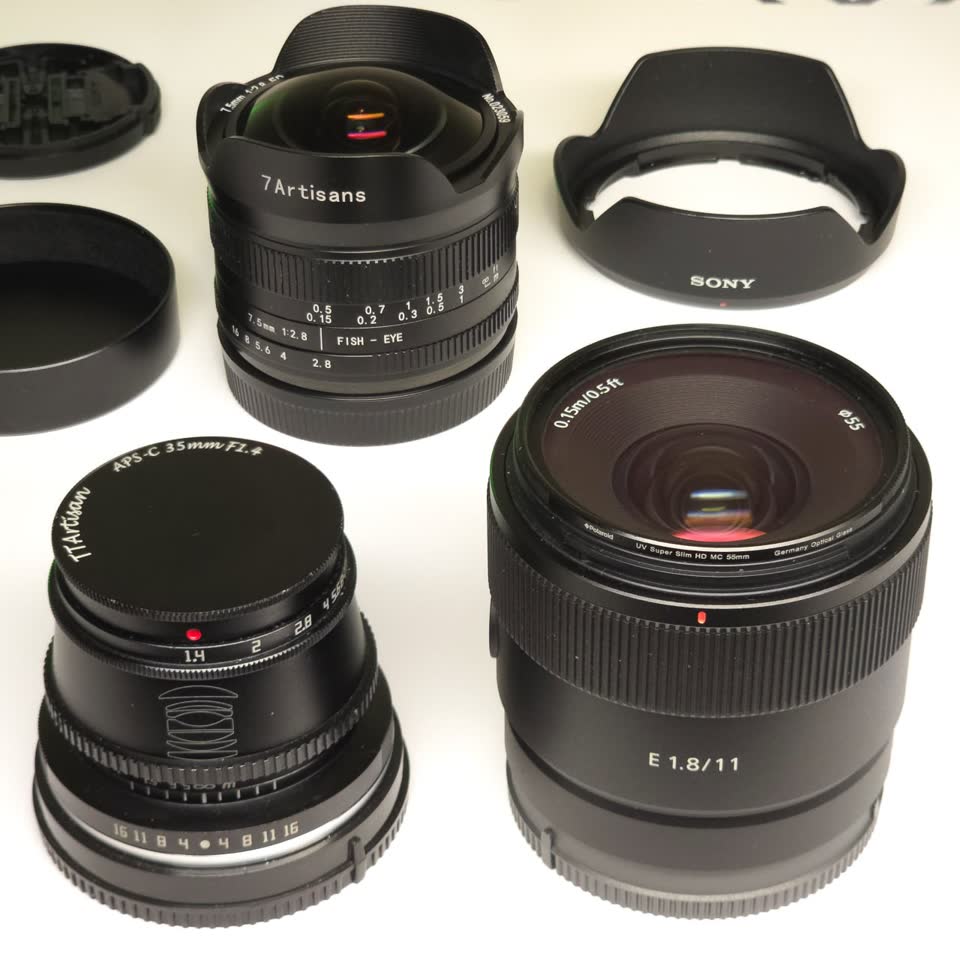 Prodajem Sony E-mount objektive