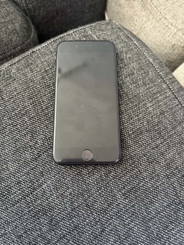Продаю iPhone SE 2022 128GB