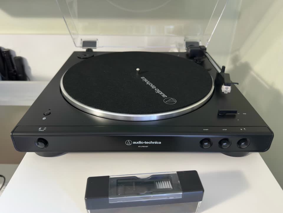 Прoдам проигрыватель виниловых пластинок Audio-Technica AT-LP60XBT-BK