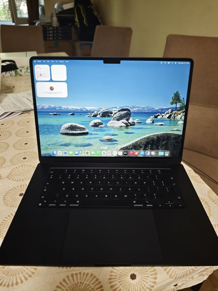 Macbook air 15inch 8GB 256GB SSD