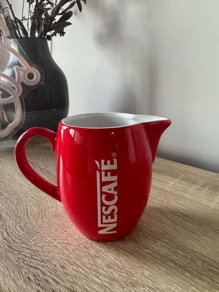 Čarobni bokal za mleko Nescafé