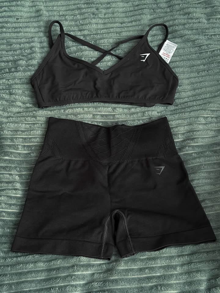 Шорты и топ Gymshark