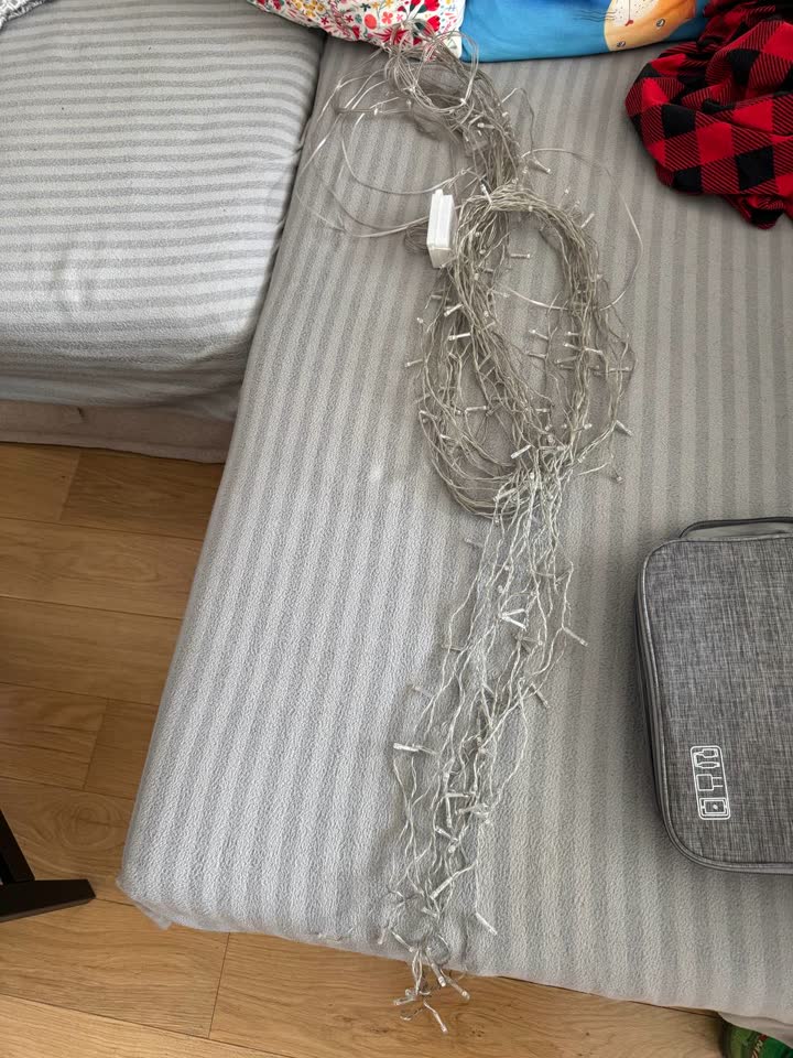 Dugačka bela svetlosna zavjesa